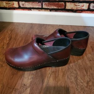 Maroon dansko clogs